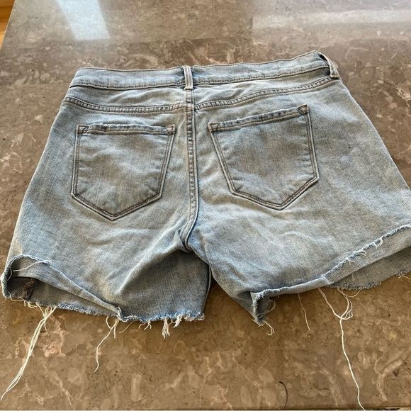 Old navy light wash distressed button fly jeans size 2 - Picture 7 of 8